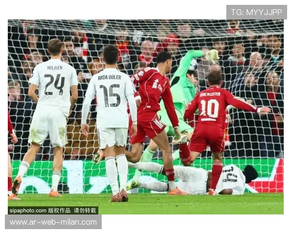 利物浦一脚长传撕裂中场防线