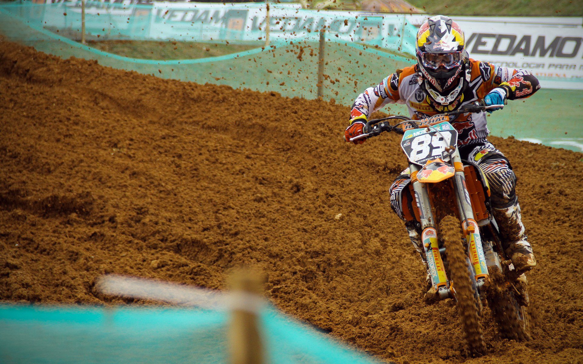 欧冠八分之一决赛首回合:利物浦安菲尔德之夜三球完胜