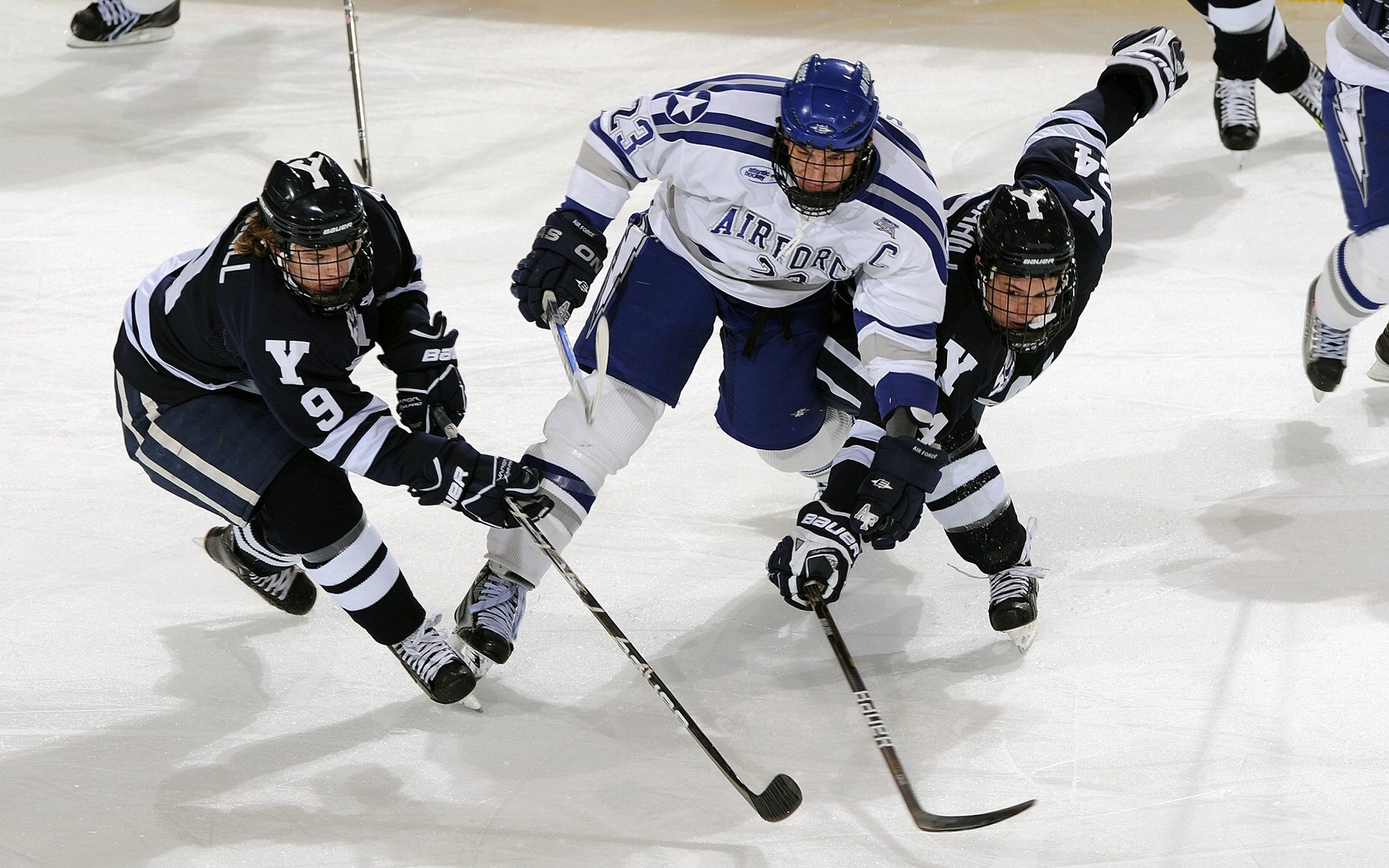 球迷疯狂讨论：本周最精彩足球比赛